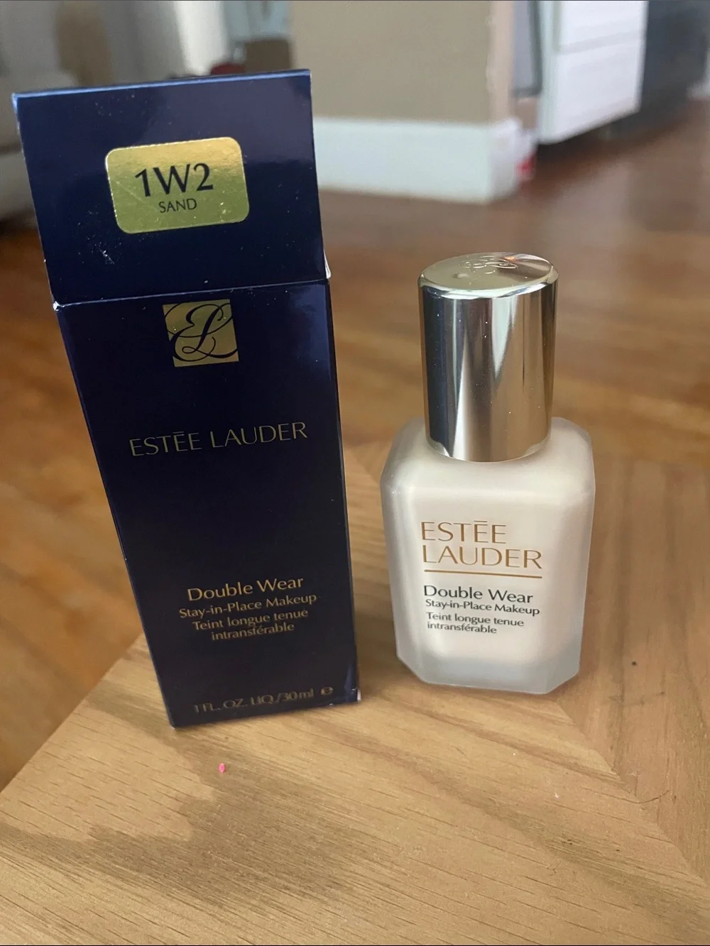 Estee Lauder Double Wear Stay-in-Place Makeup – Sand (1W2) Bottle with Navy Box